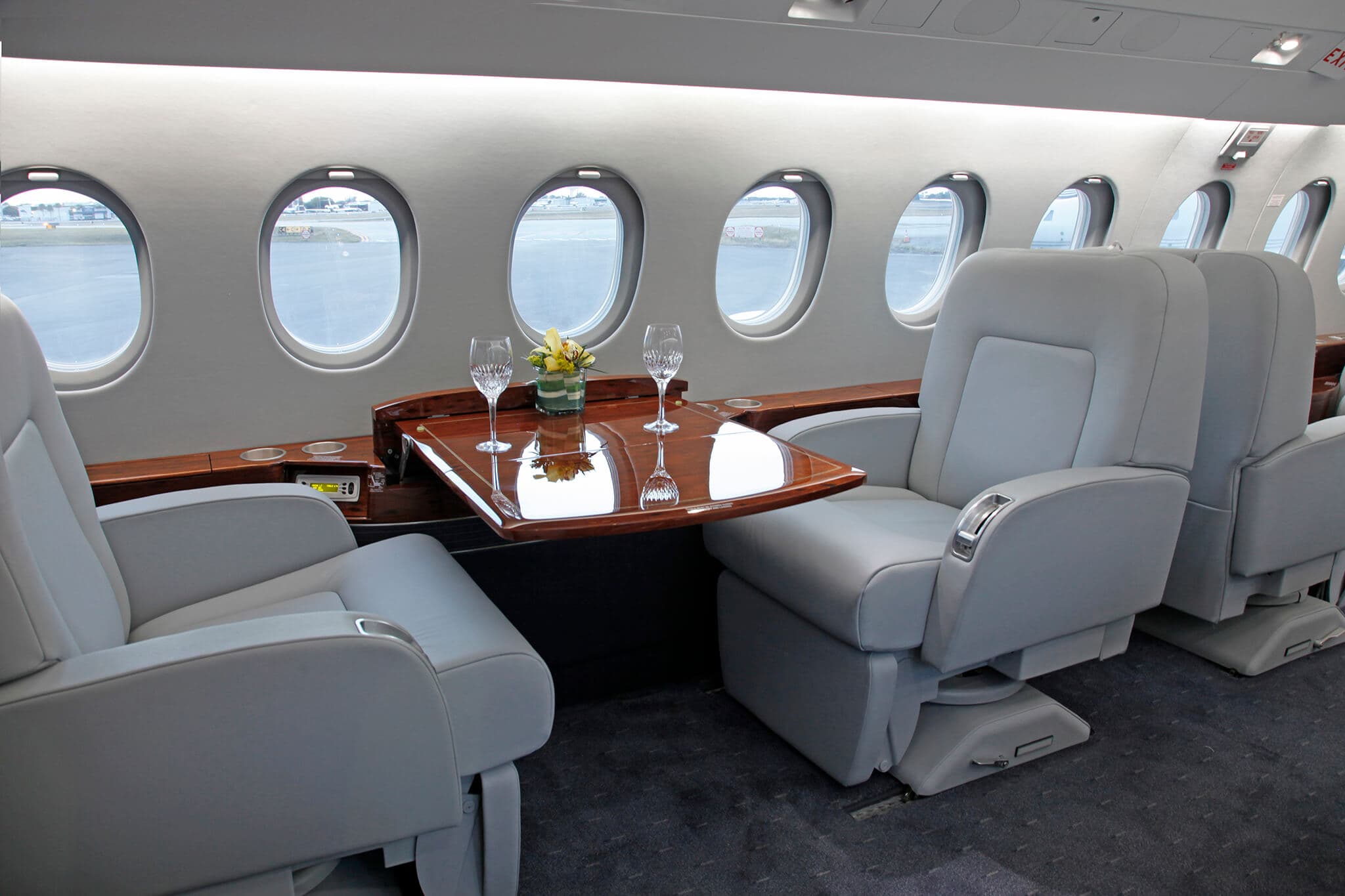 Falcon 2000EX N37HK