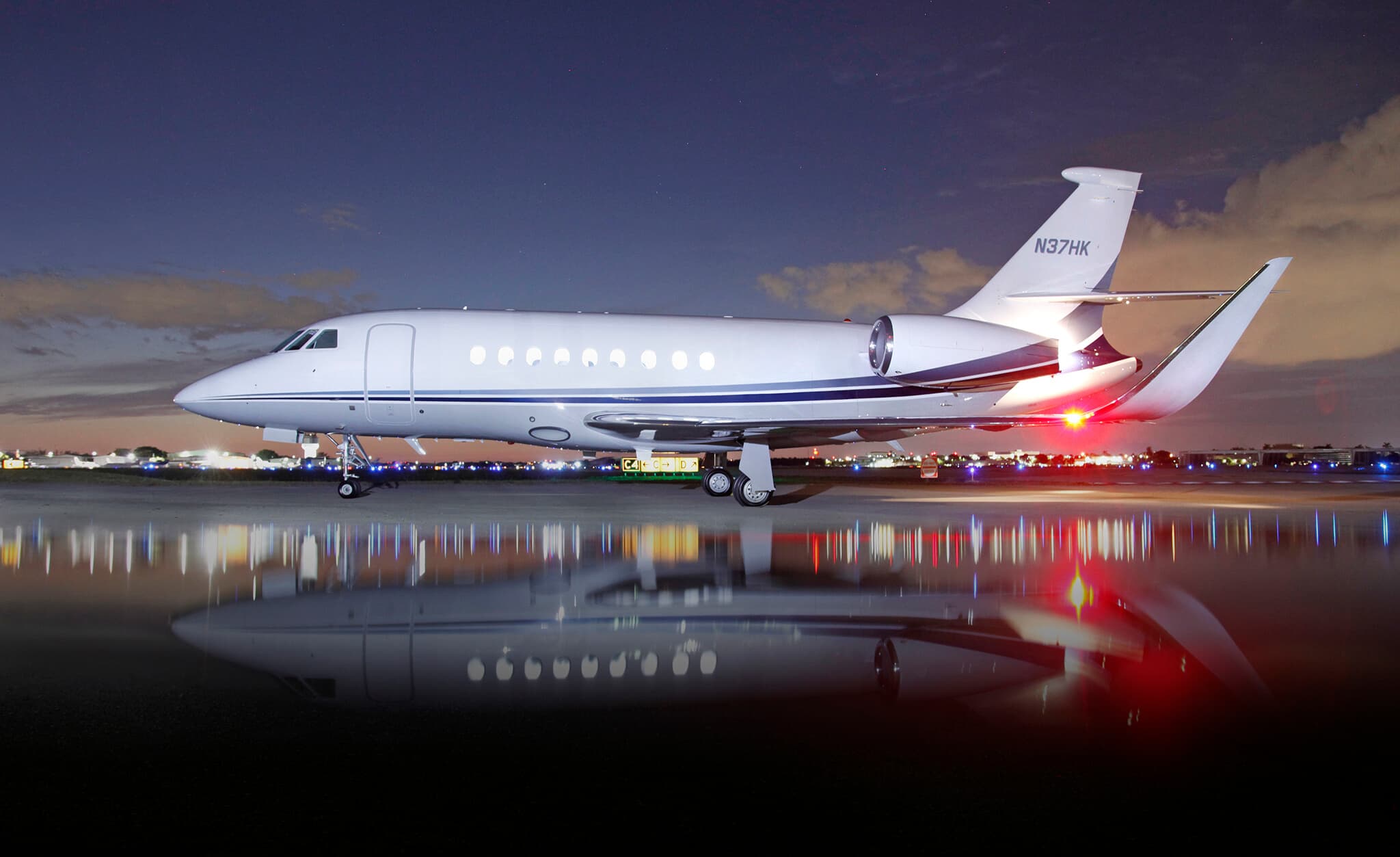 Falcon 2000EX N37HK