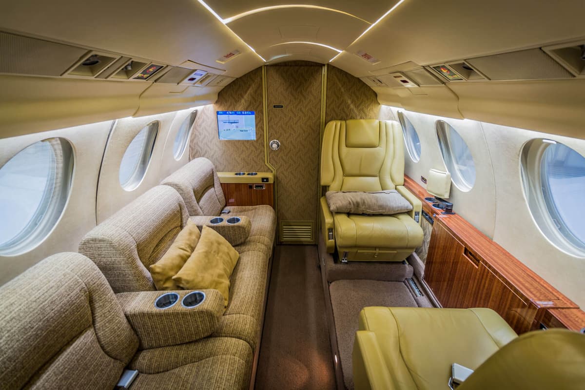 Falcon 50 N37KJ