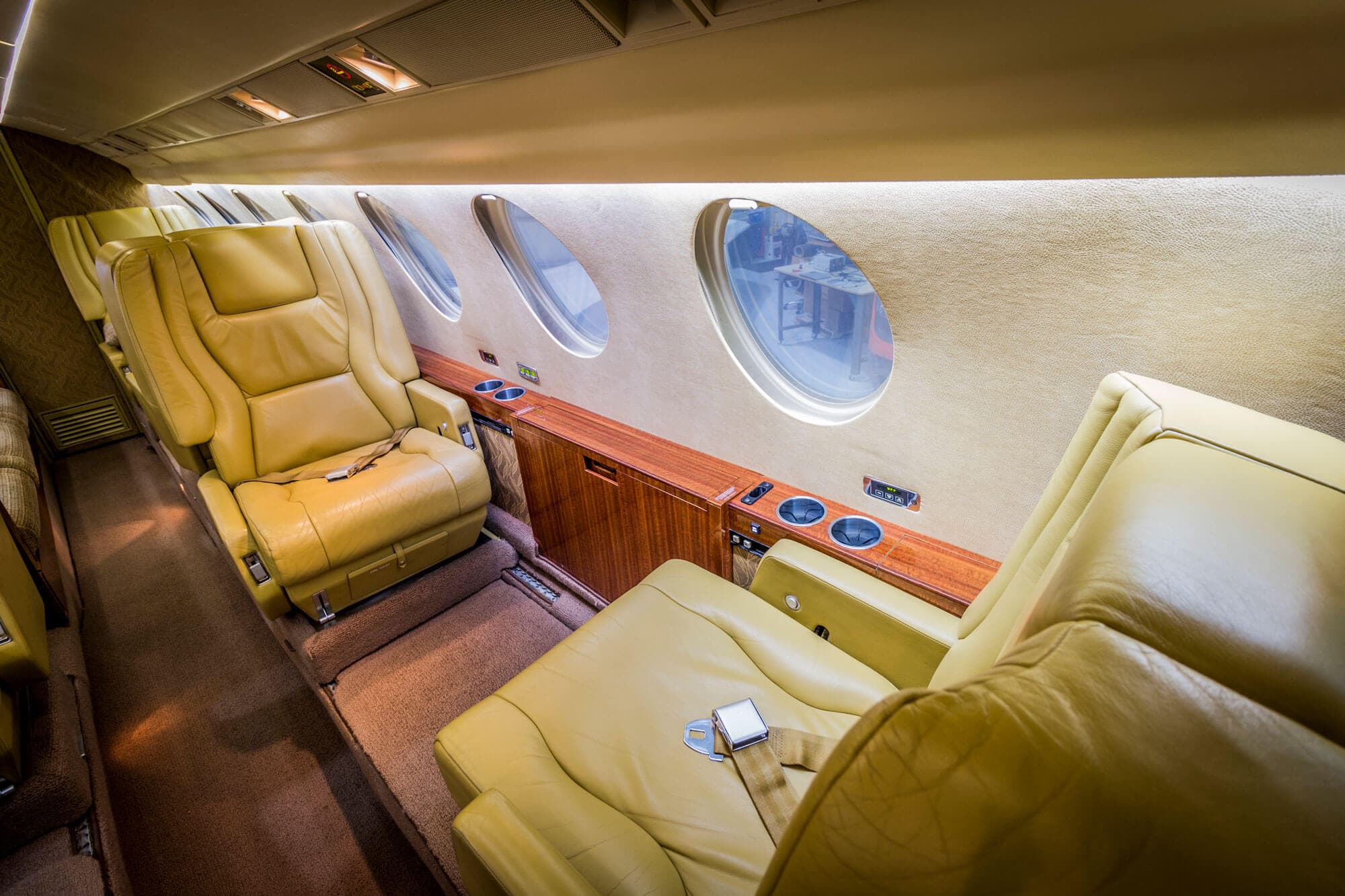 Falcon 50 N37KJ