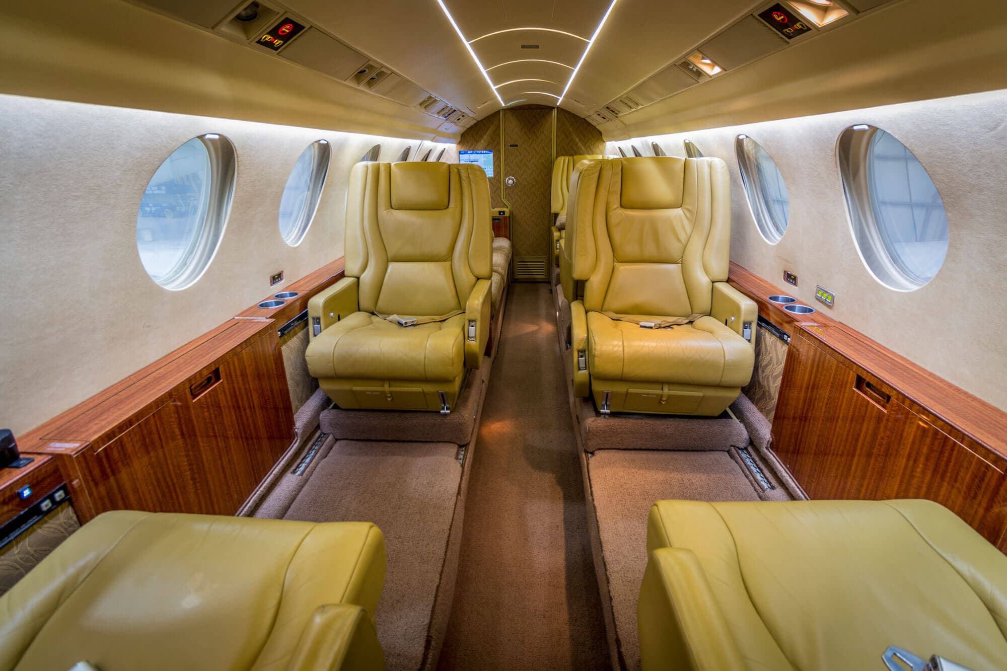 Falcon 50 N37KJ