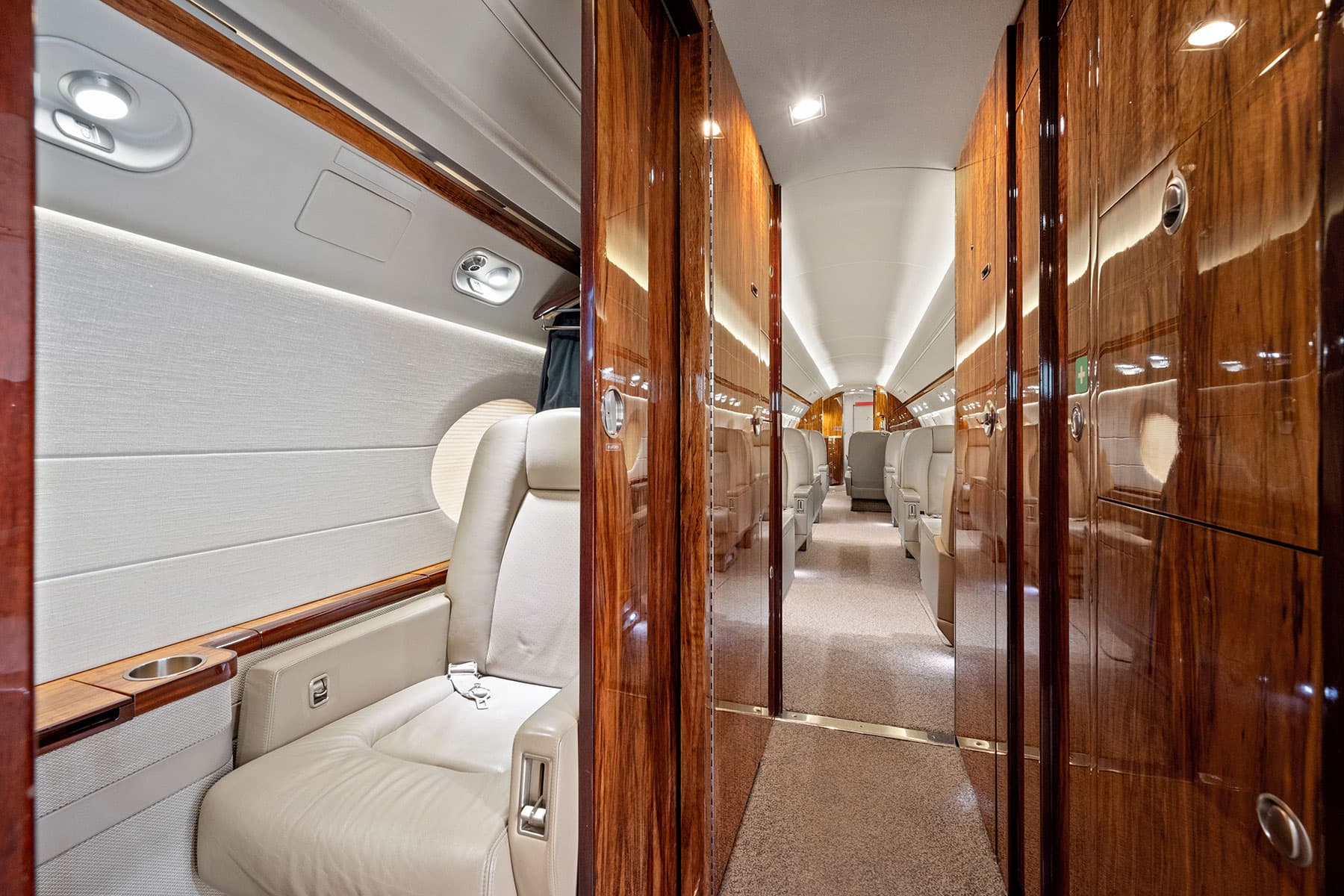 Gulfstream G550 N383T