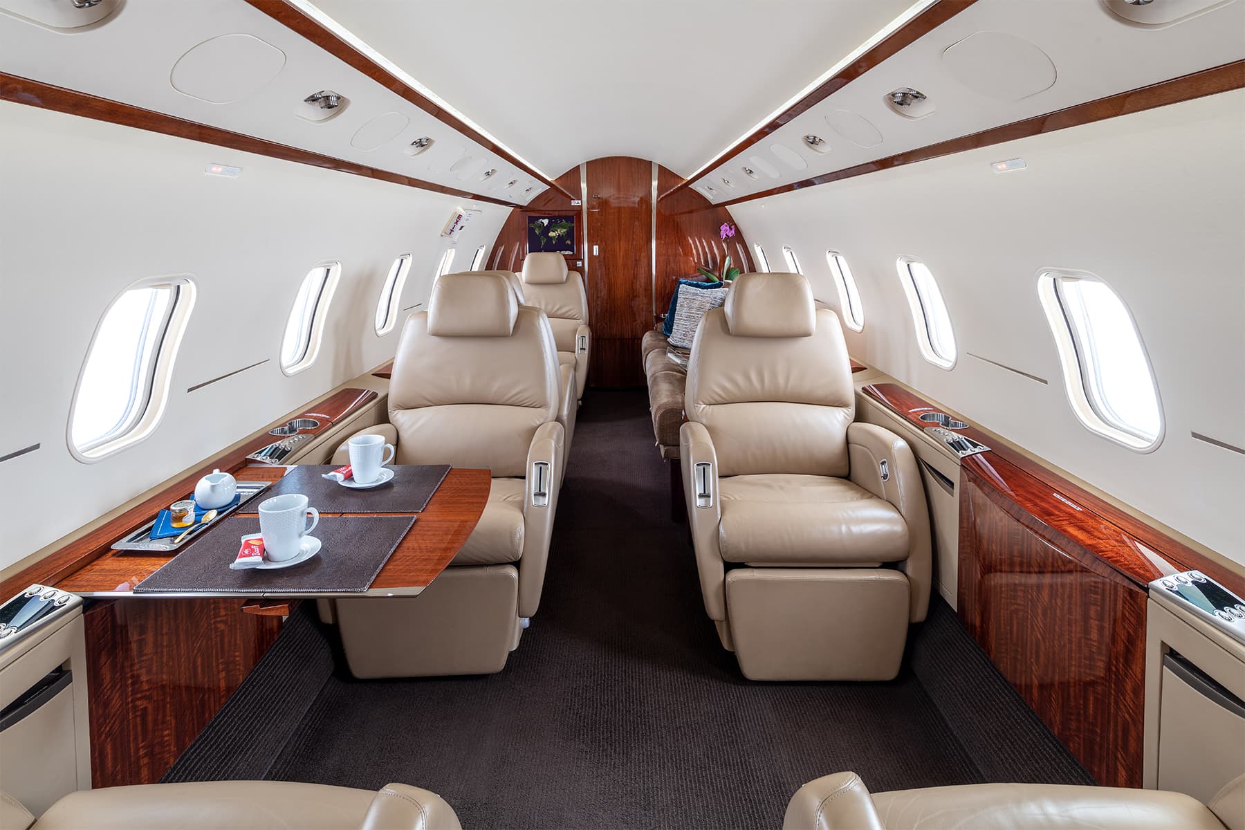 Challenger 300 N396BC