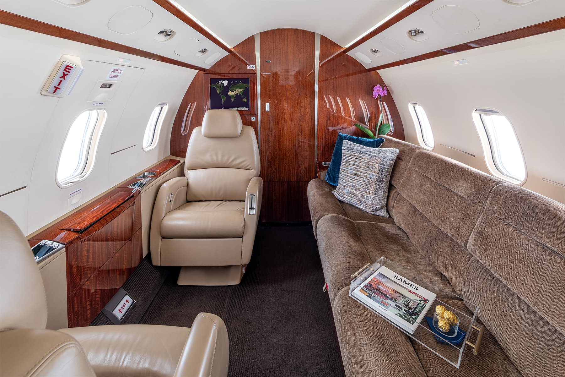 Challenger 300 N396BC