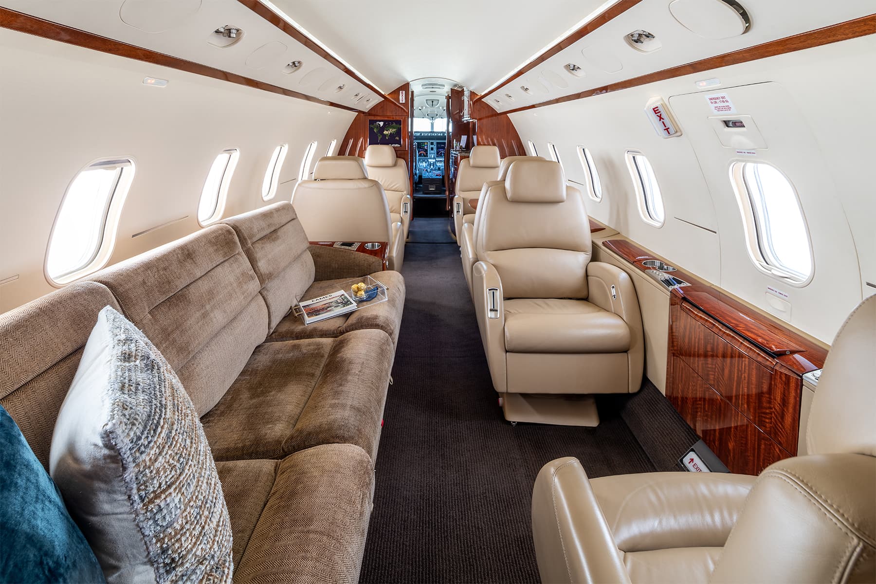Challenger 300 N396BC