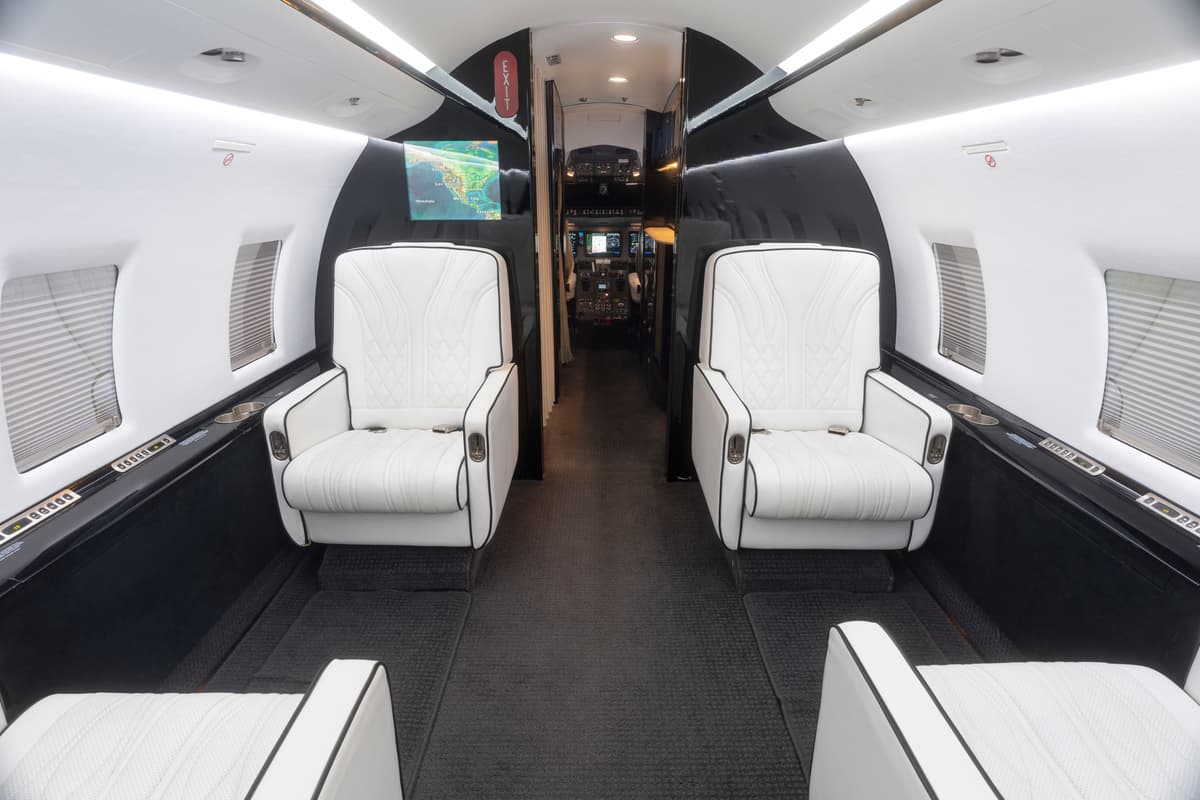 Challenger 604 N408BF