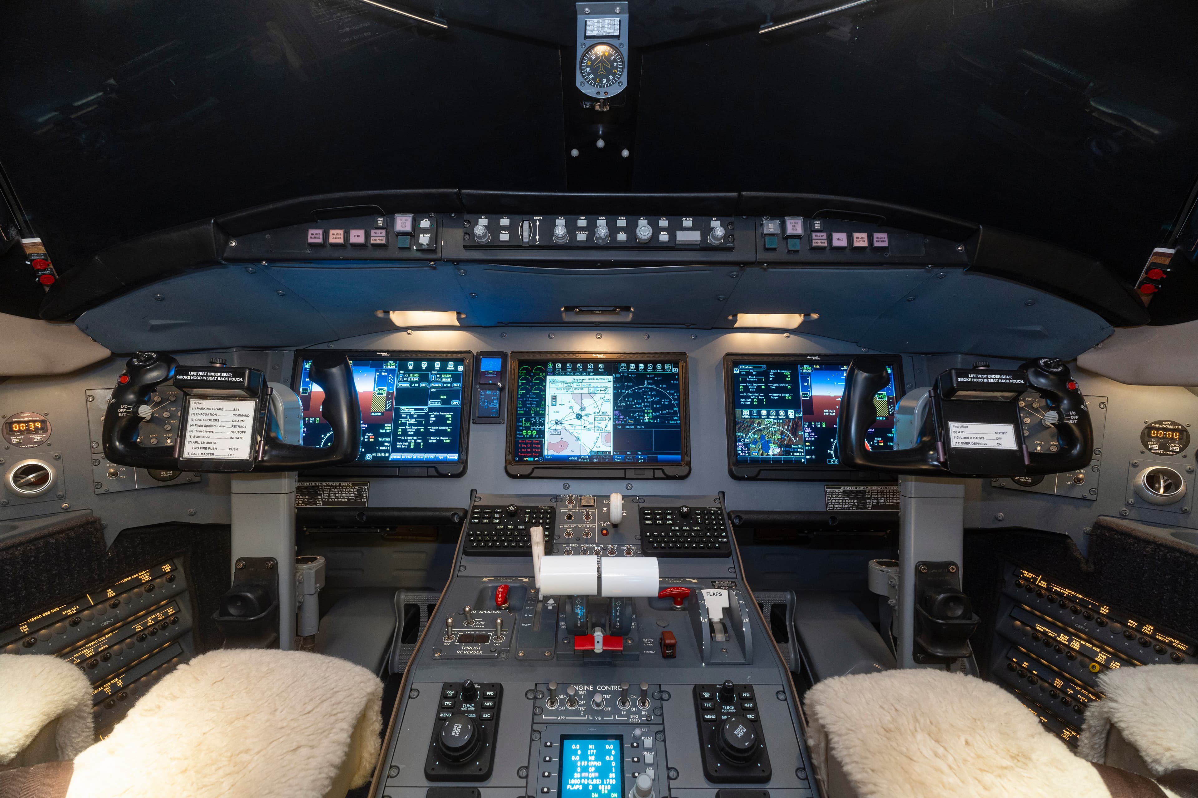 Challenger 604 N408BF