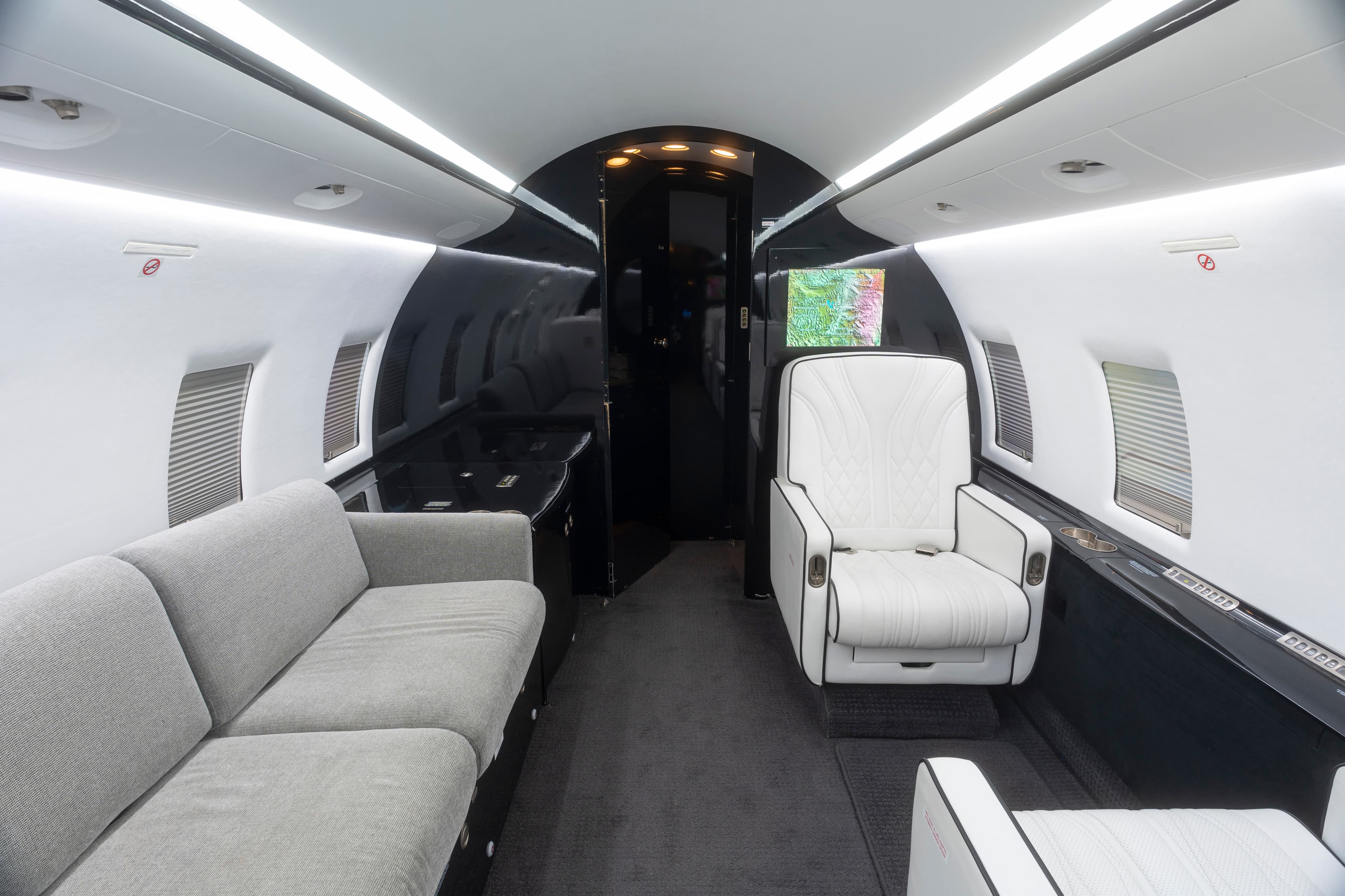 Challenger 604 N408BF