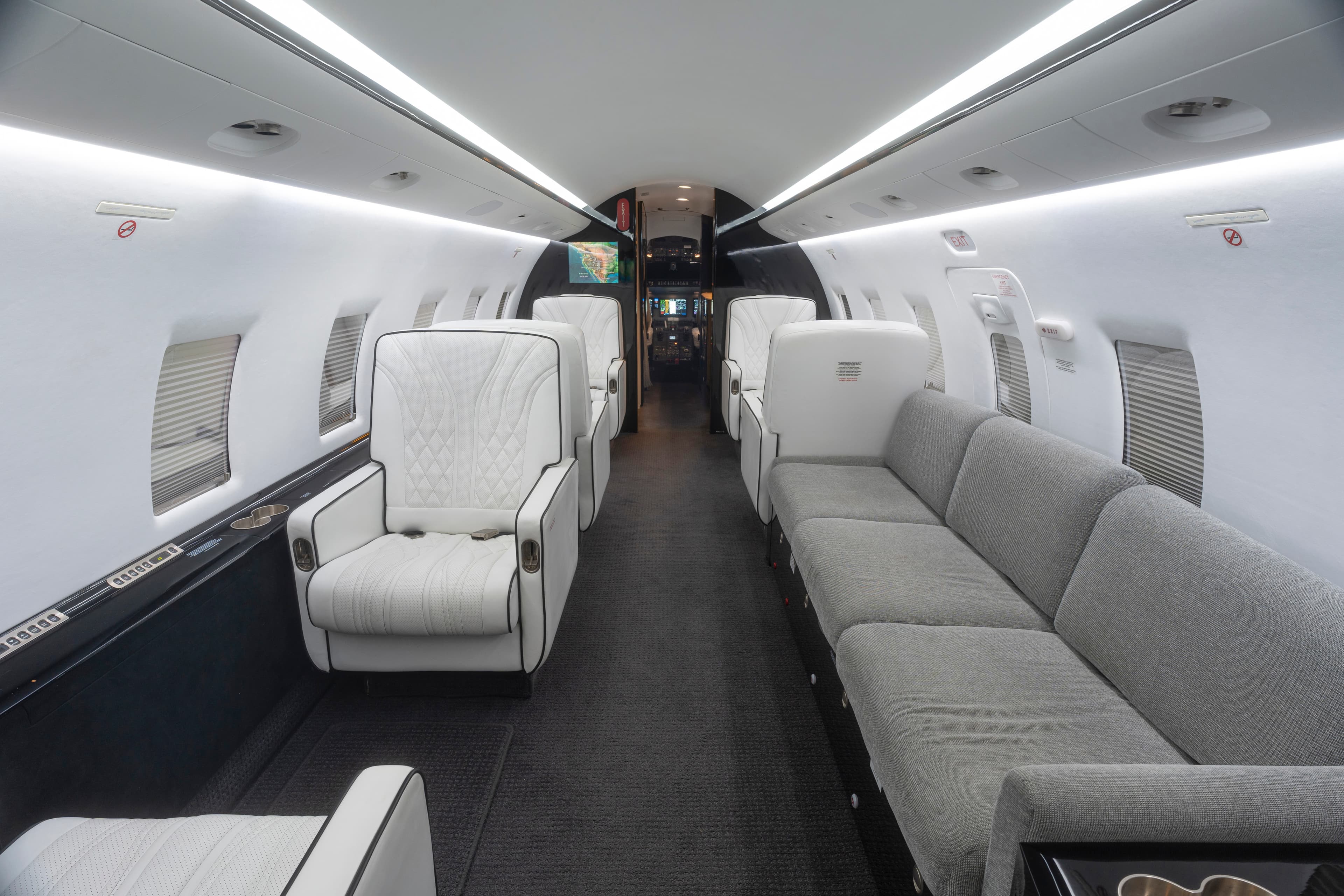 Challenger 604 N408BF