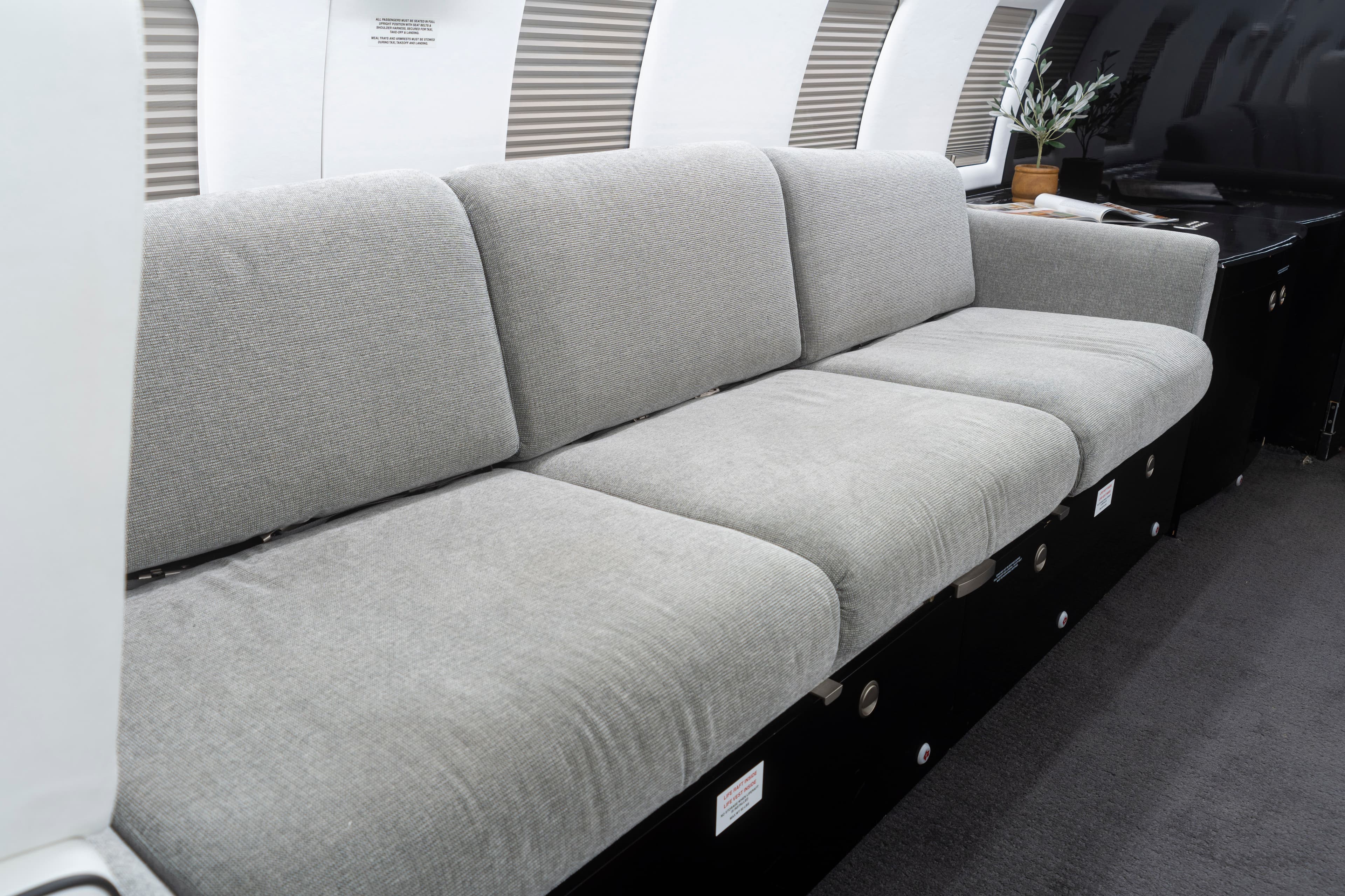 Challenger 604 N408BF