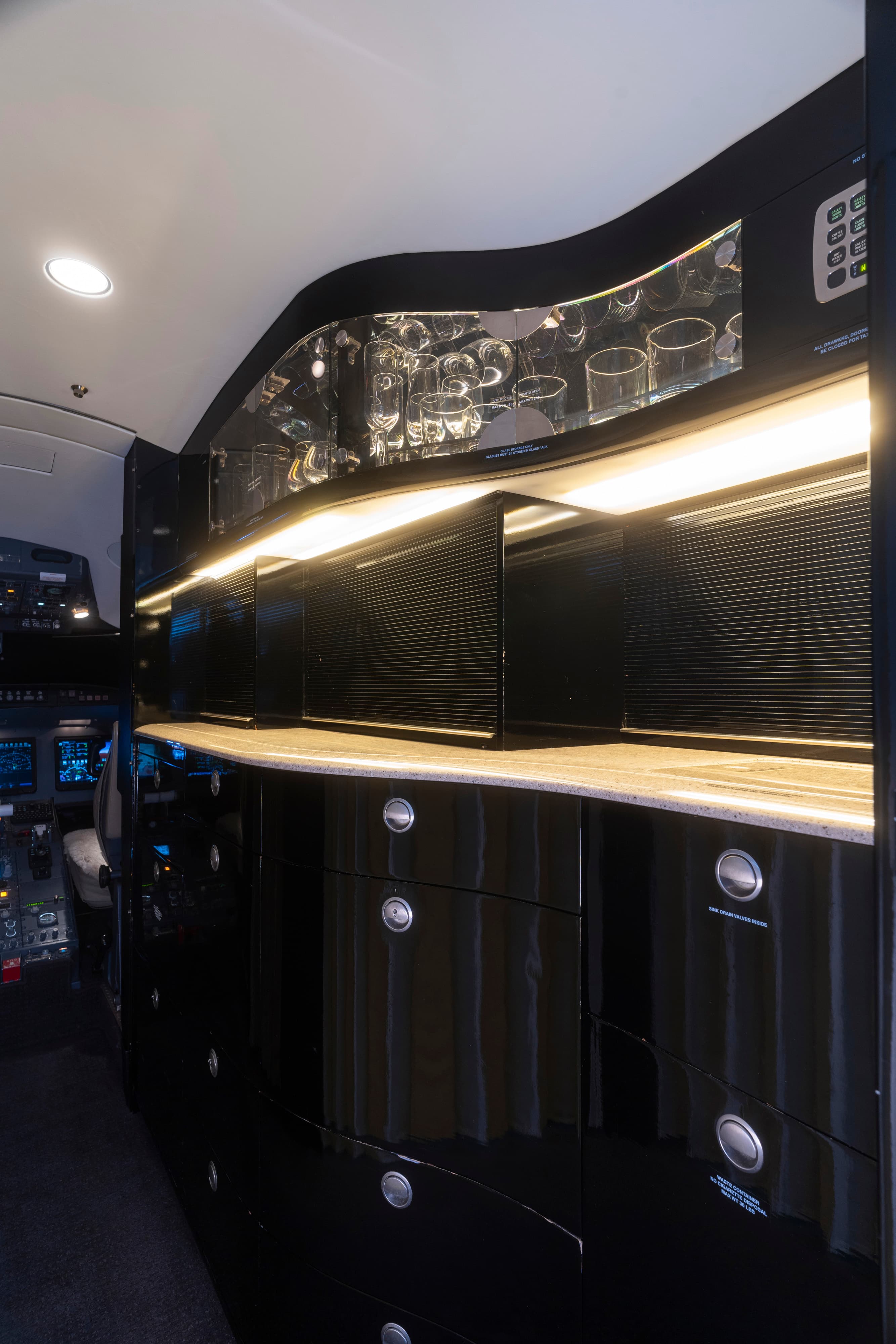 Challenger 604 N408BF
