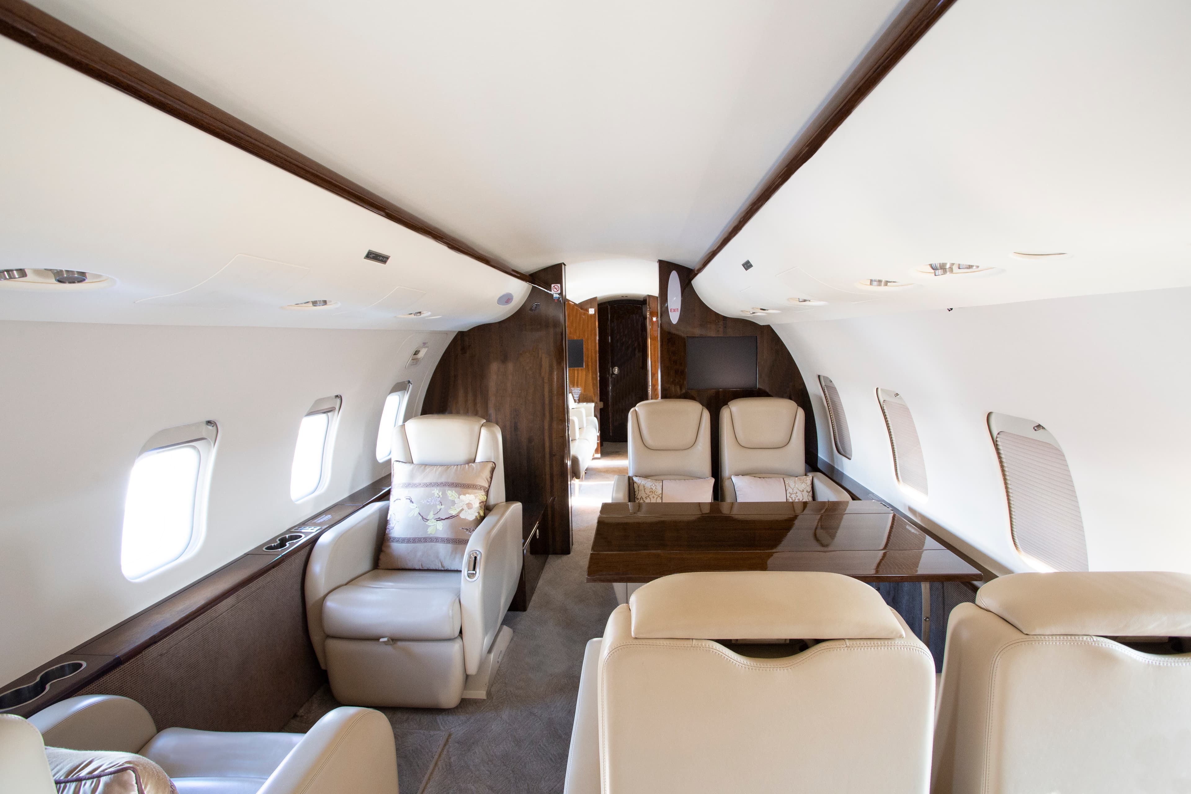 Challenger 850 N417NL