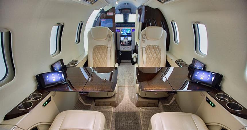 Learjet 75 N422AJ