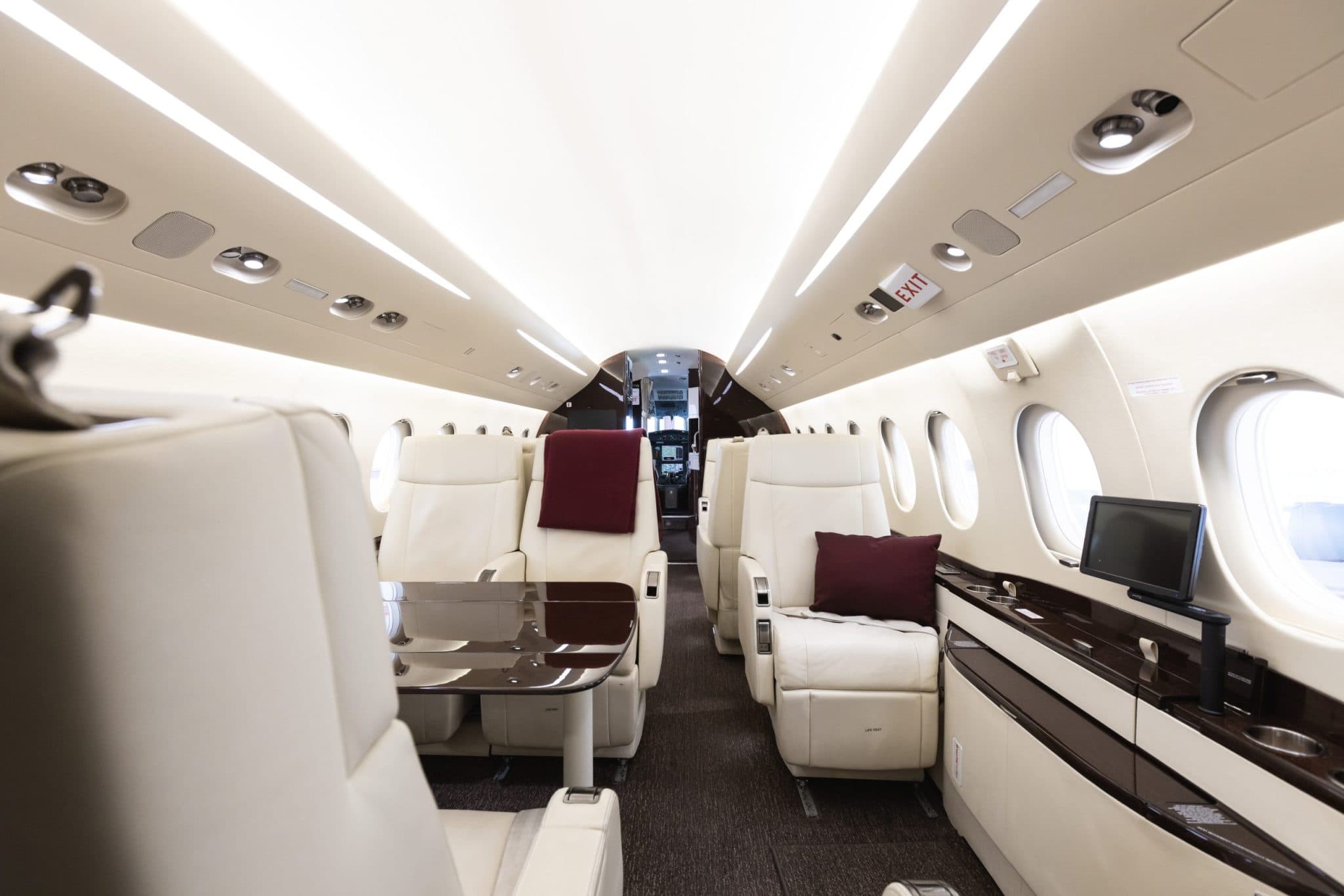 Falcon 2000EX N427MJ