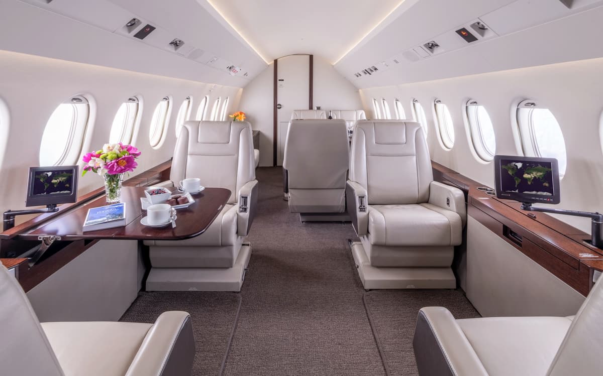 Falcon 2000 N42ST