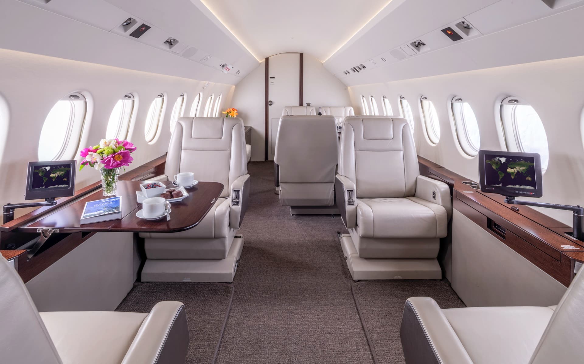 Falcon 2000 N42ST