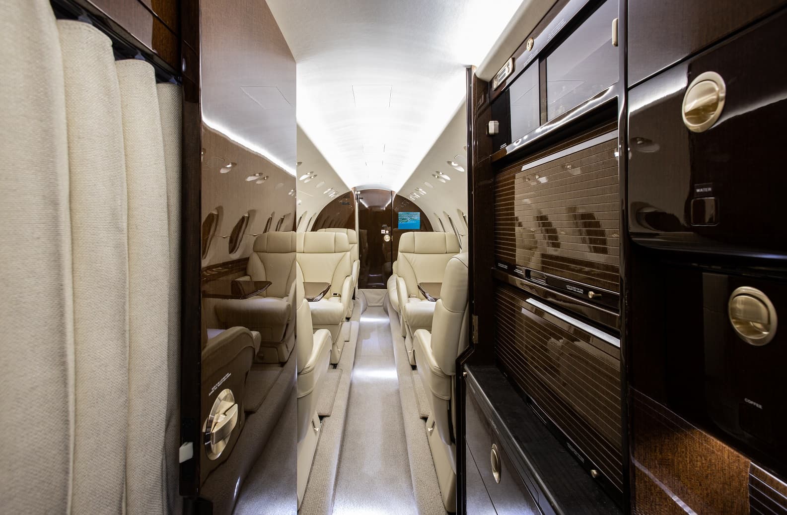 Hawker 900XP N431JD