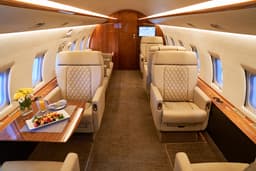 Challenger 604 N437MC