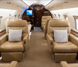 Challenger 604 N438E