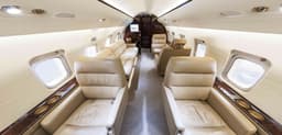 Challenger 604 N438E