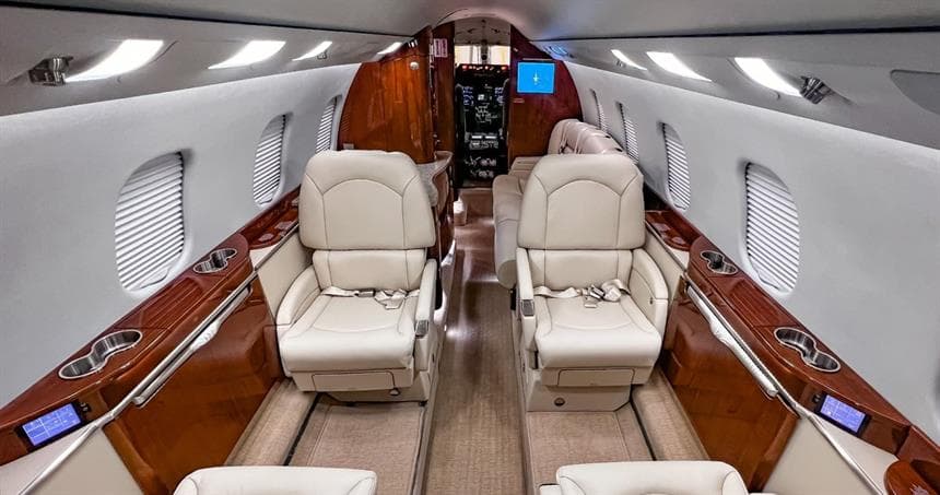 Learjet 60XR N447LA