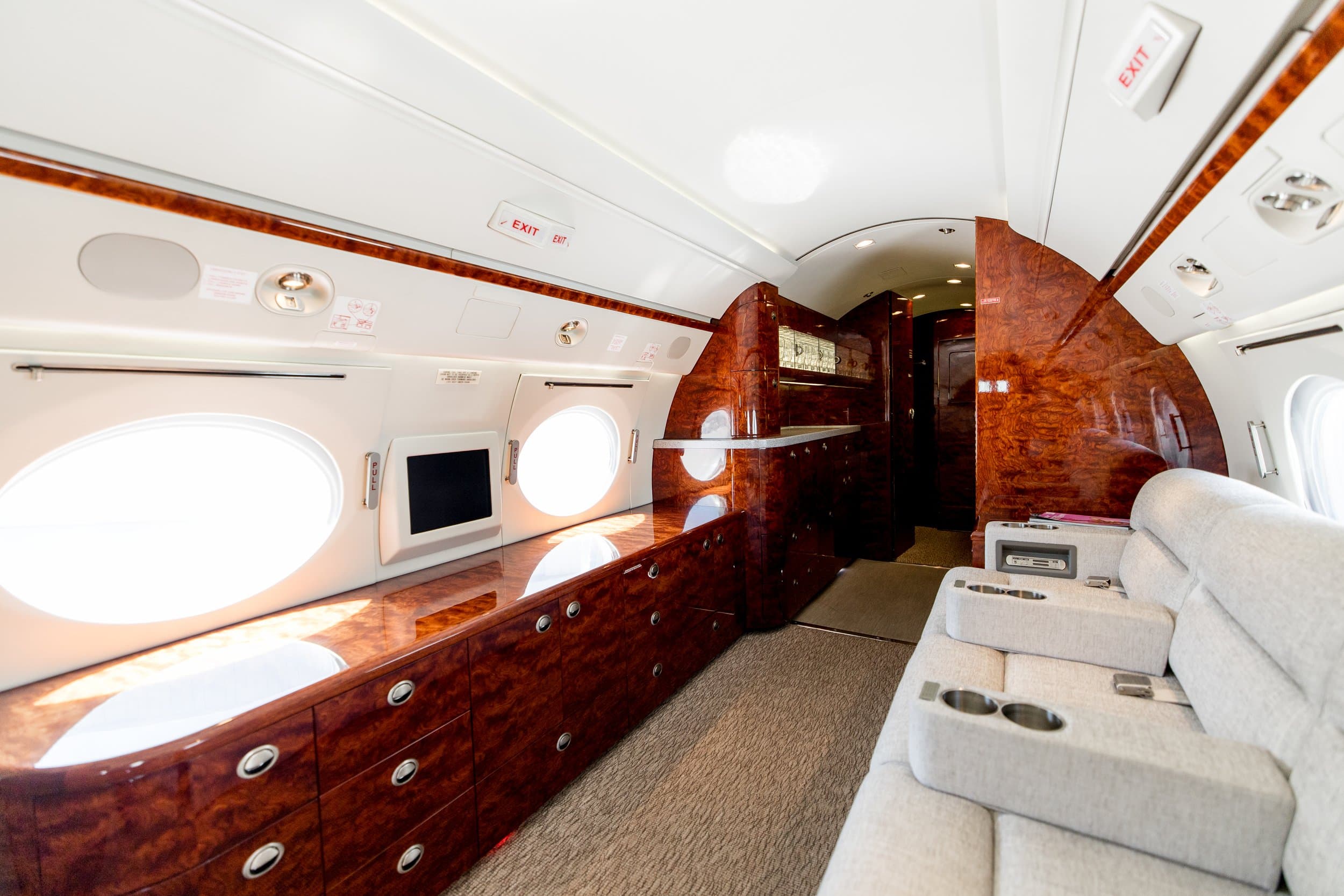 Gulfstream IV N44GJ