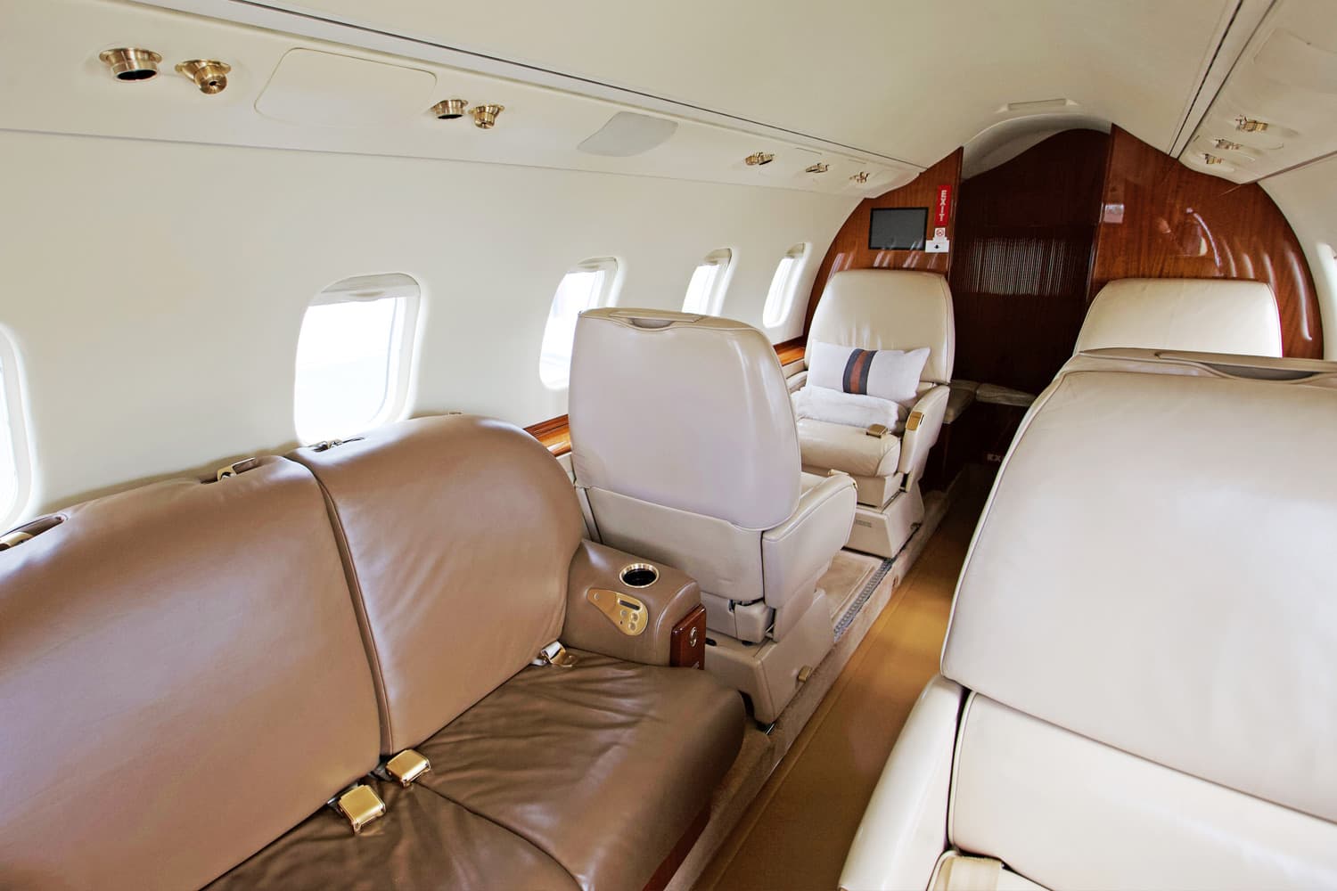 Learjet 60 N451BD