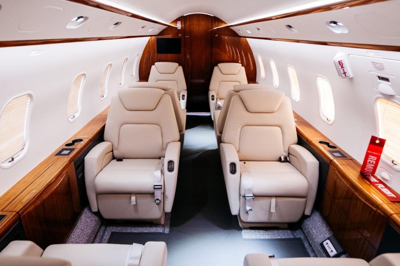 Challenger 300 N479PF