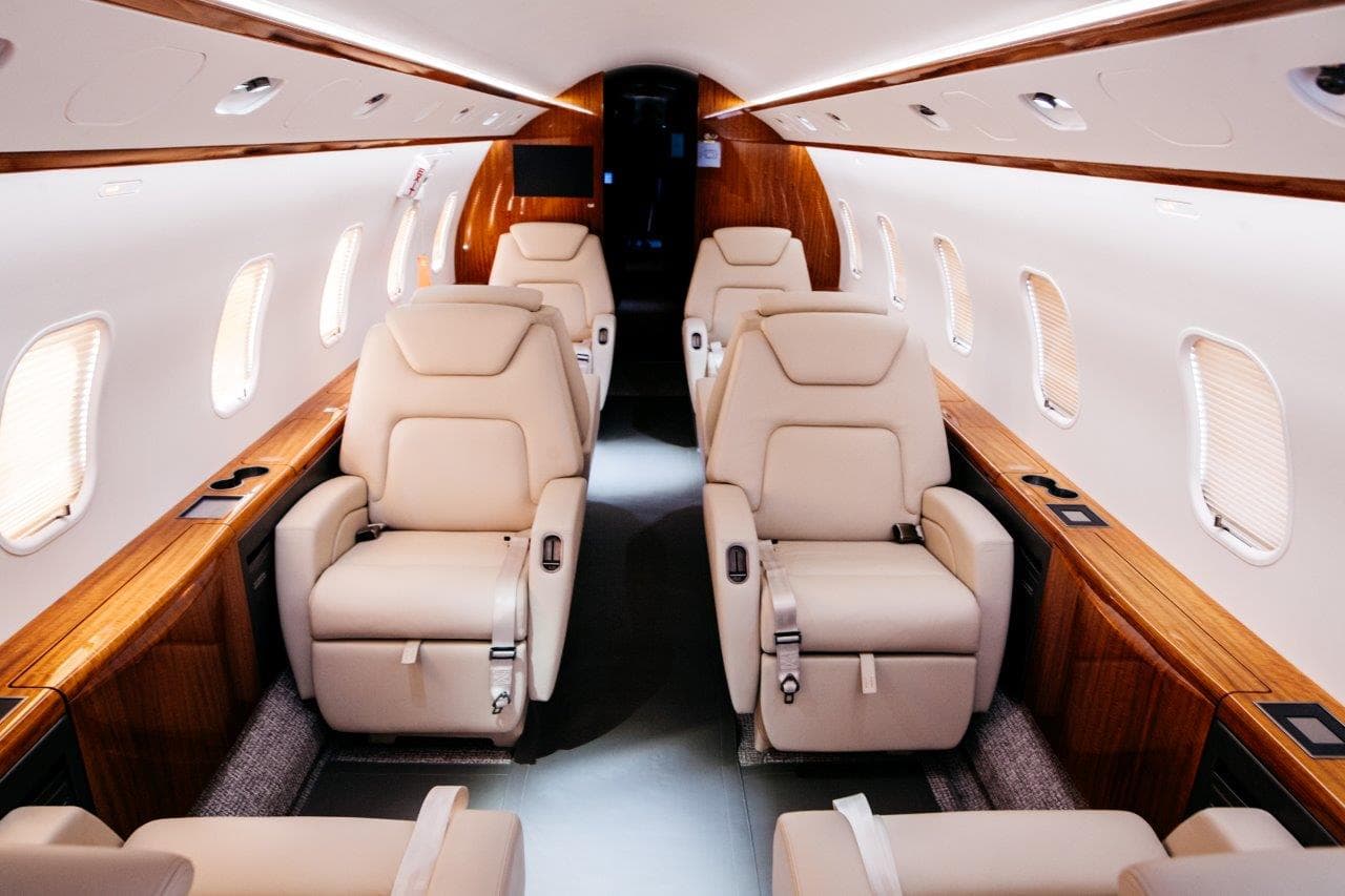 Challenger 300 N479PF