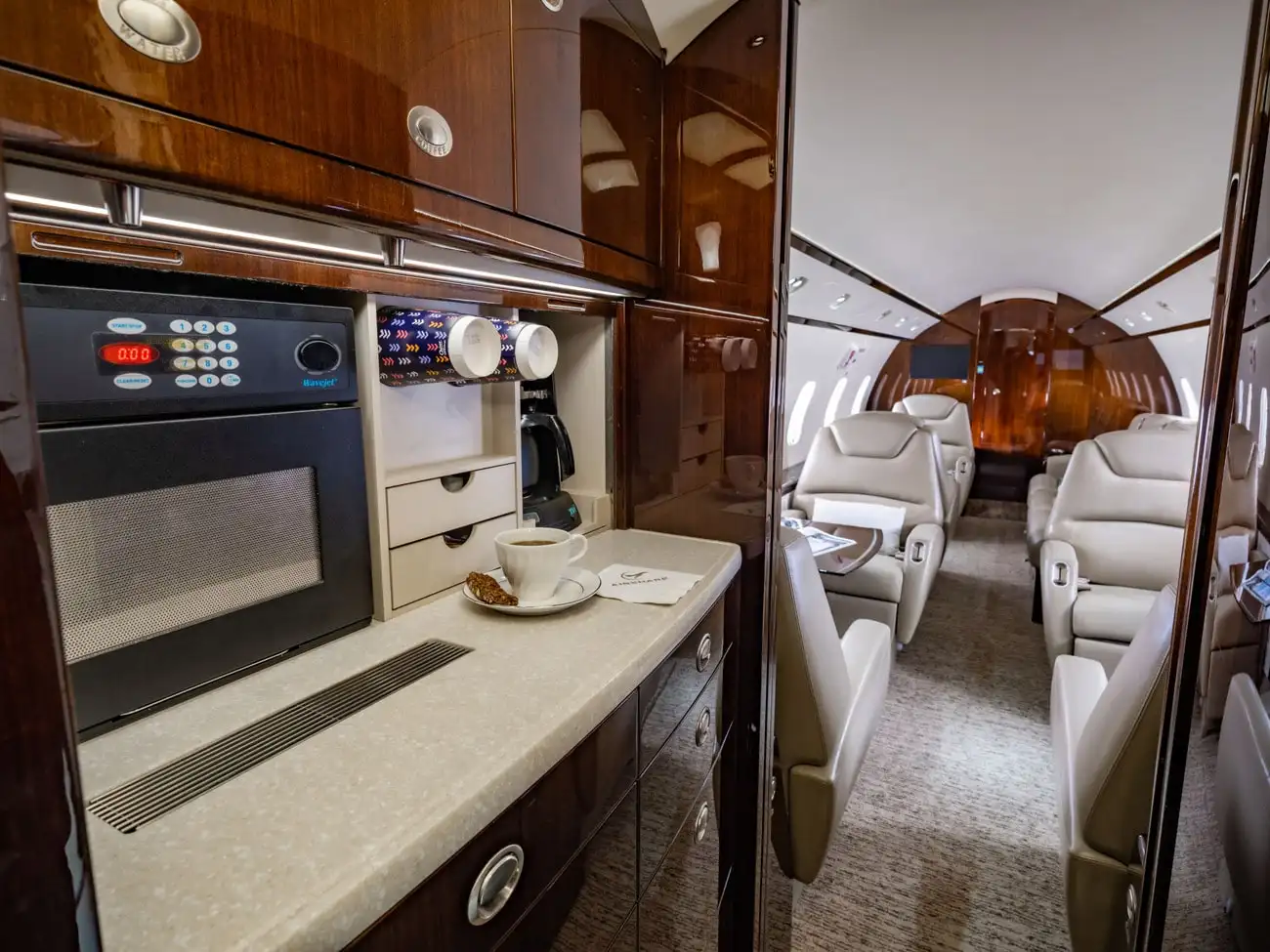 Challenger 300 N487JA
