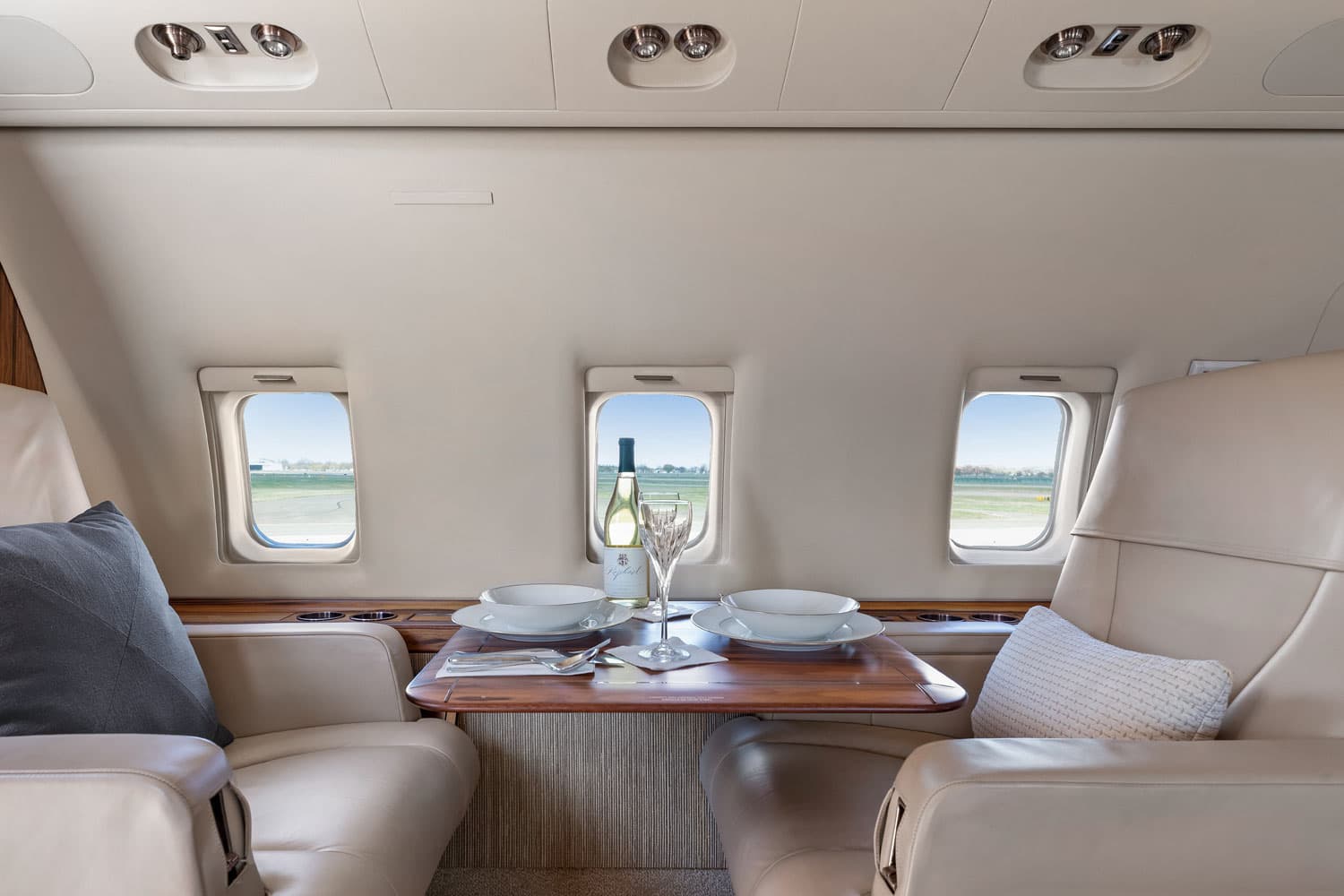 Challenger 604 N495DD