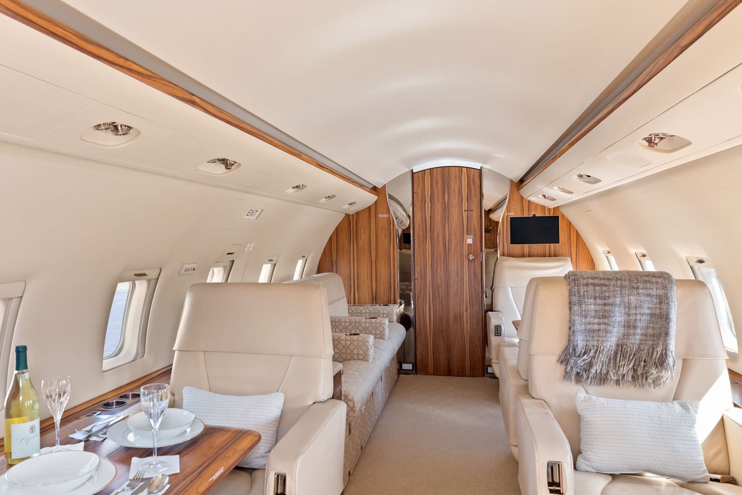 Challenger 604 N495DD