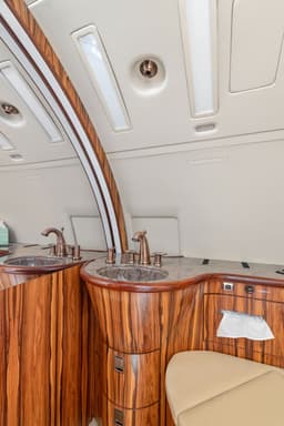 Challenger 604 N495DD