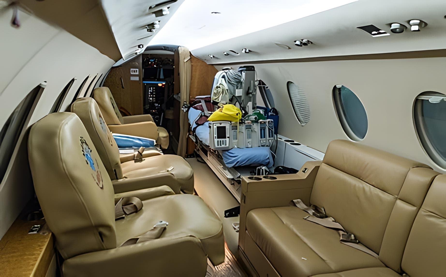 Falcon 50 N496ED