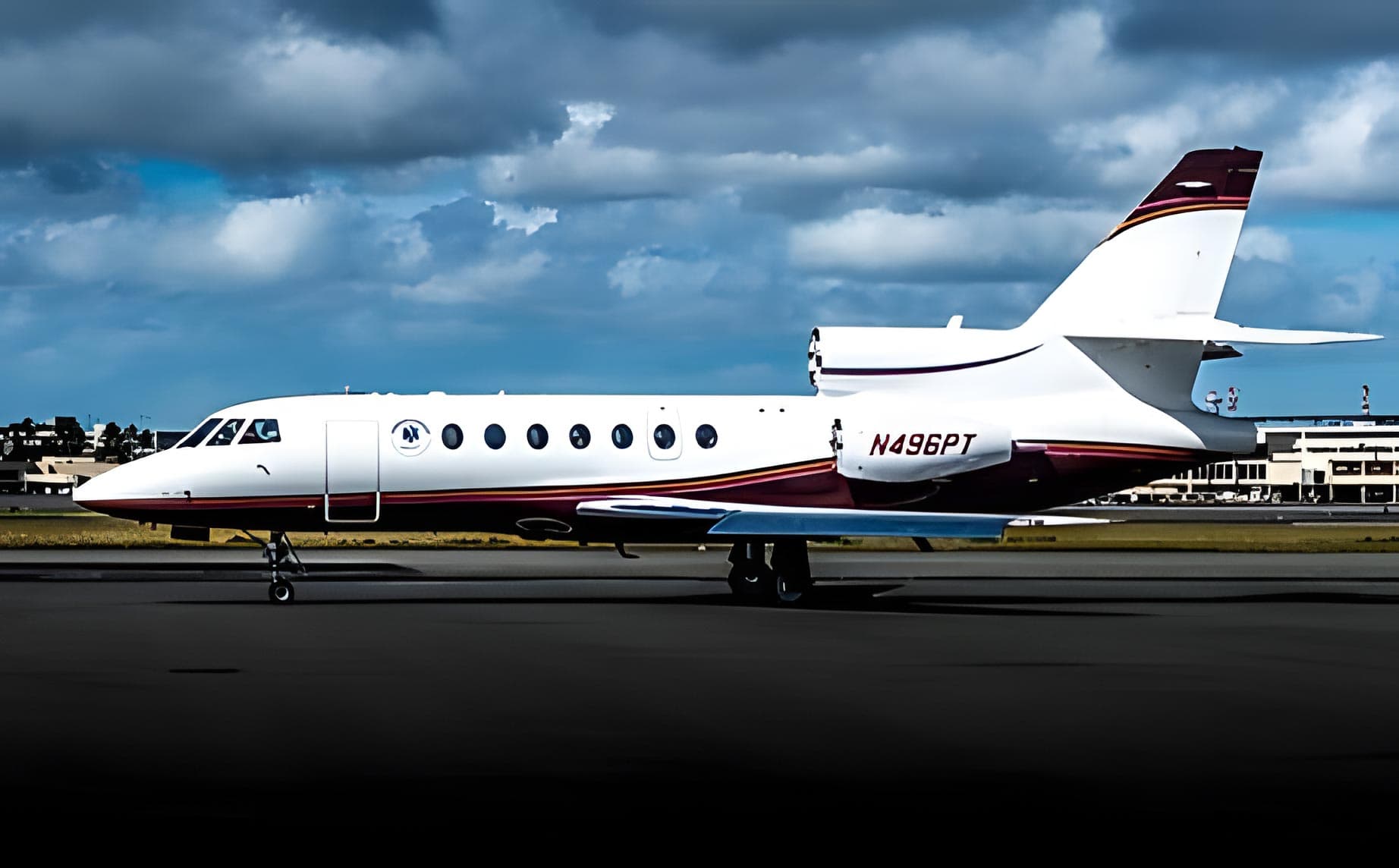 Falcon 50 N496ED