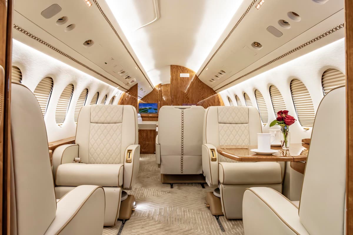 Falcon 7X N4CE