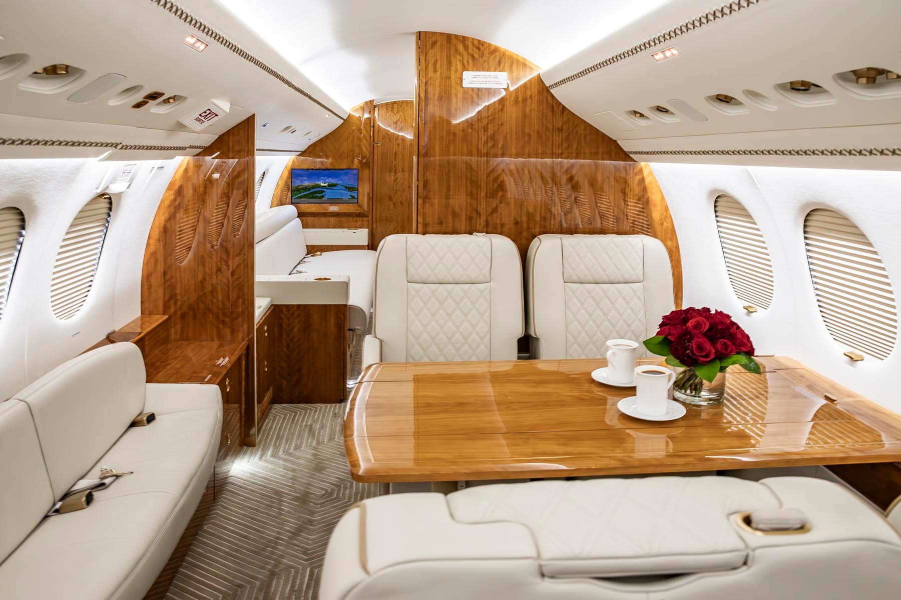 Falcon 7X N4CE