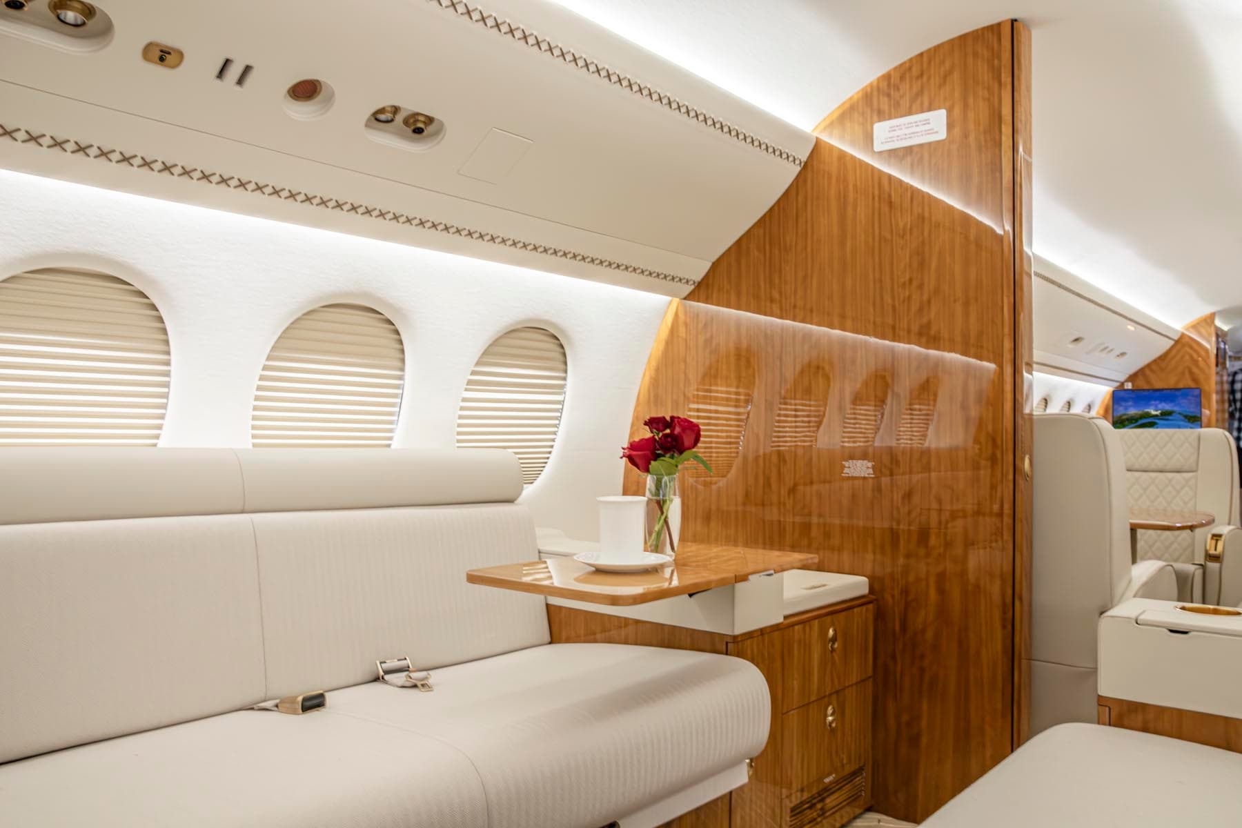 Falcon 7X N4CE