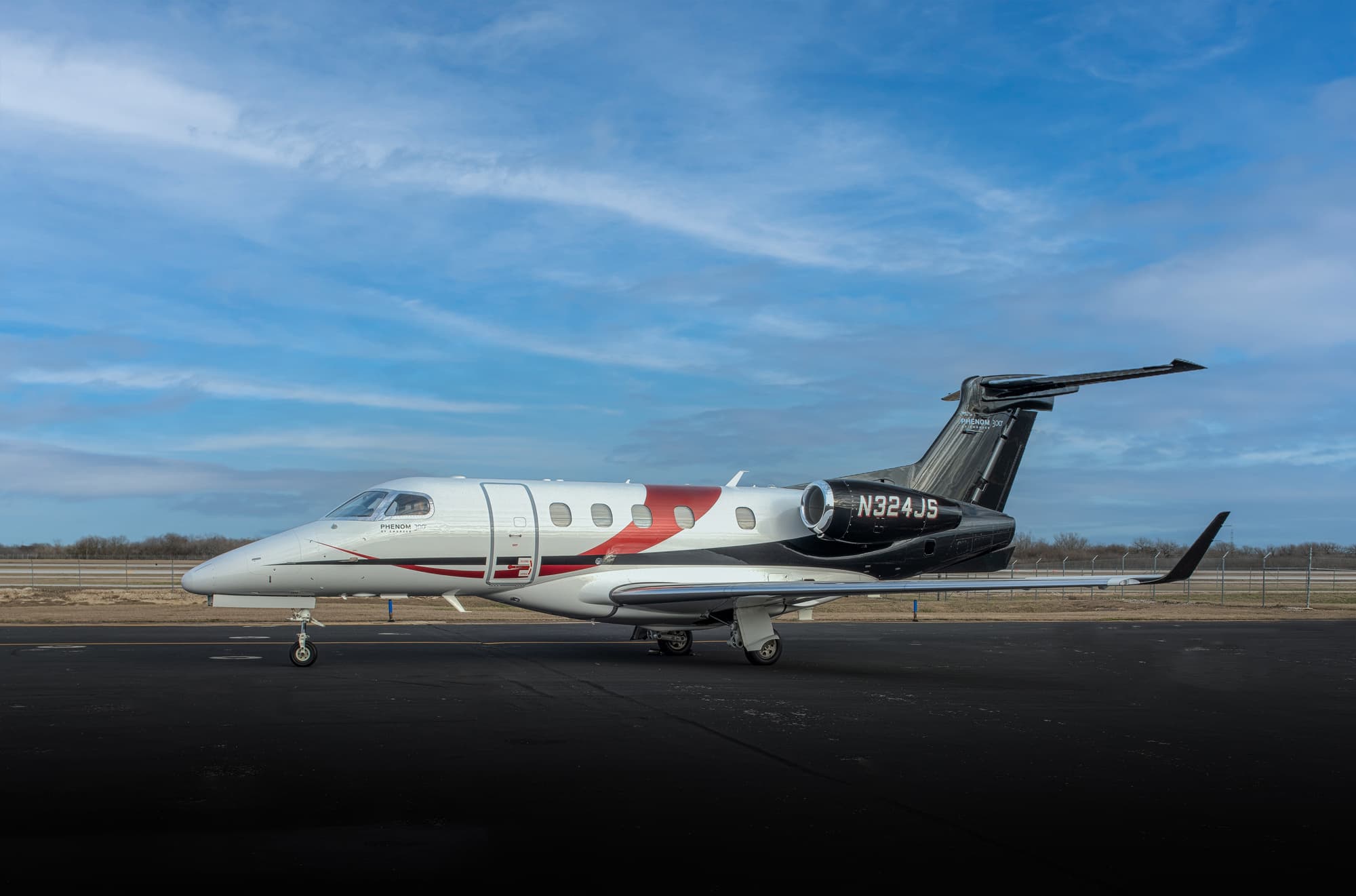 Embraer Phenom 300 N4MT