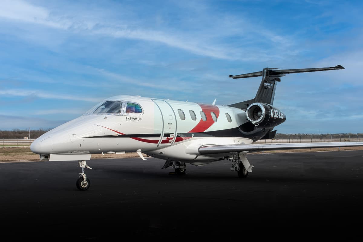 Embraer Phenom 300 N4MT