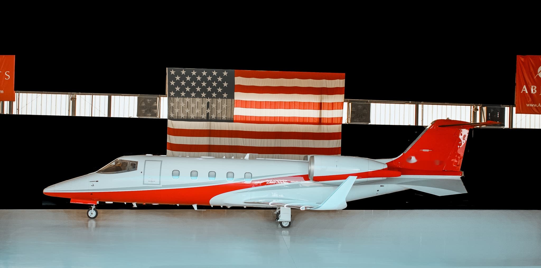 Learjet 60 N502AB