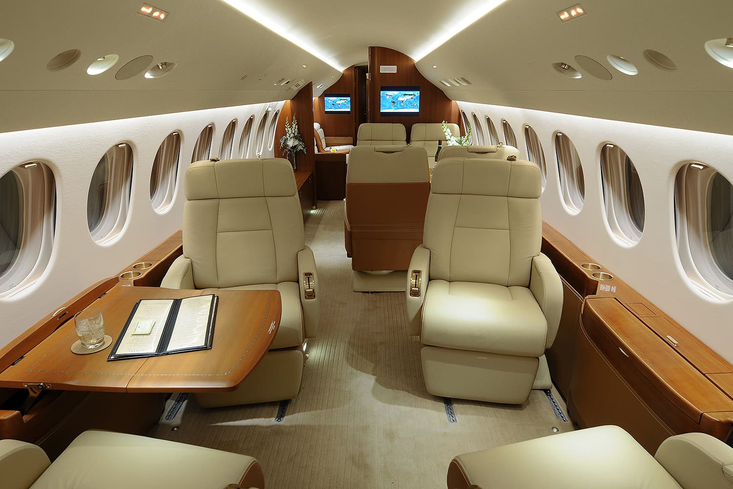 Falcon 7X N506BA