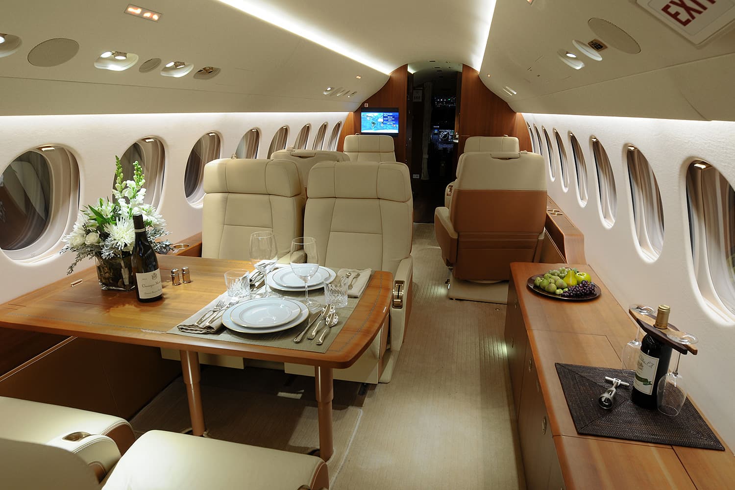 Falcon 7X N506BA