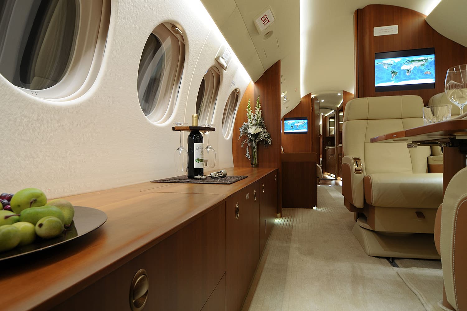 Falcon 7X N506BA