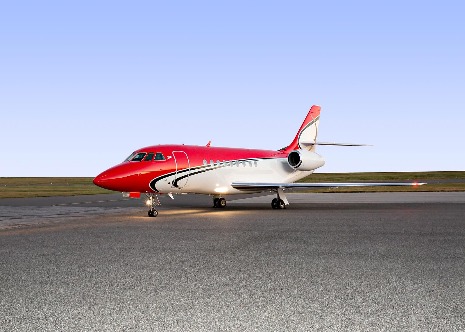 Falcon 2000 N506DJ