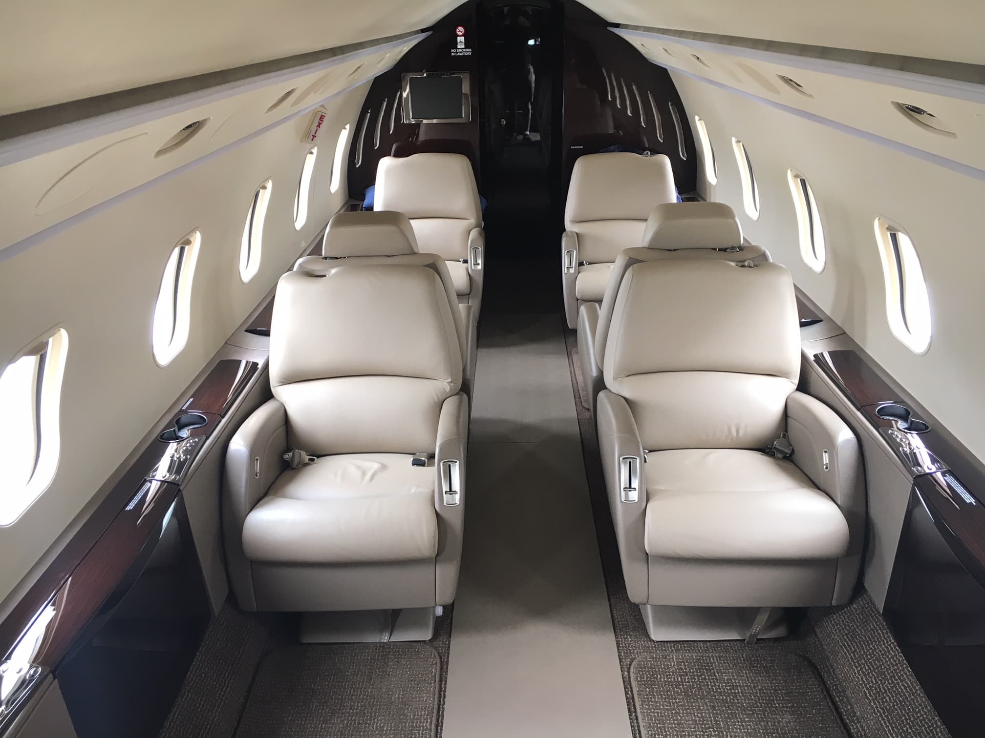 Challenger 300 N520RP