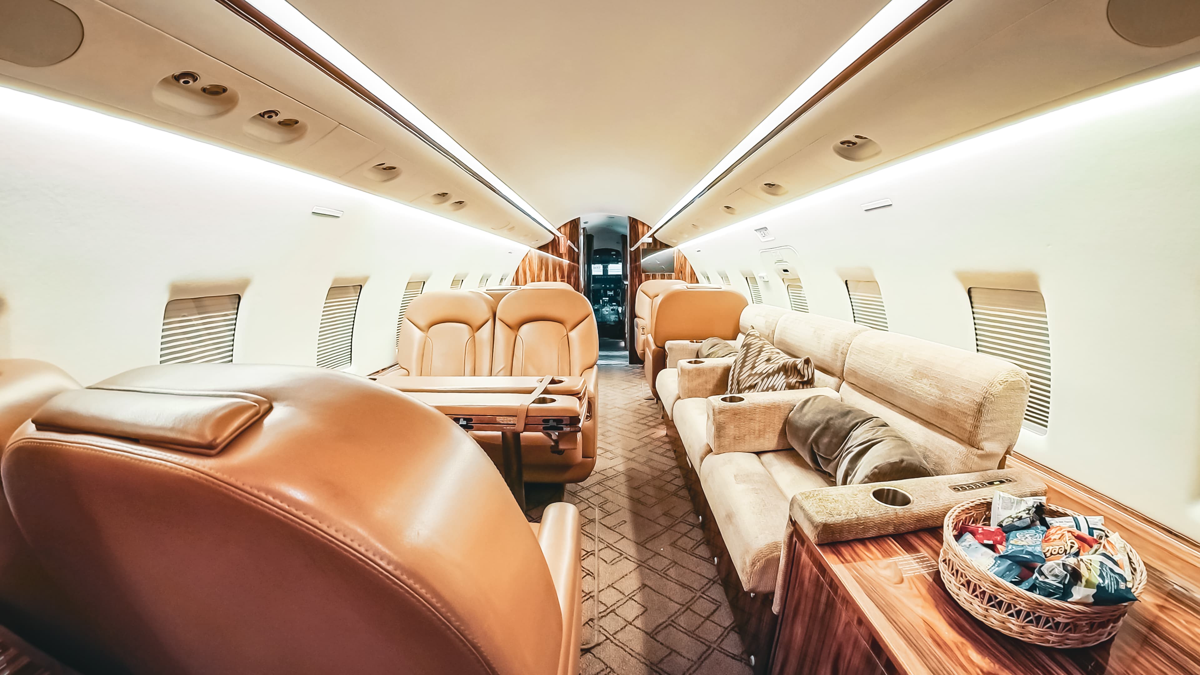 Challenger 604 N529KF