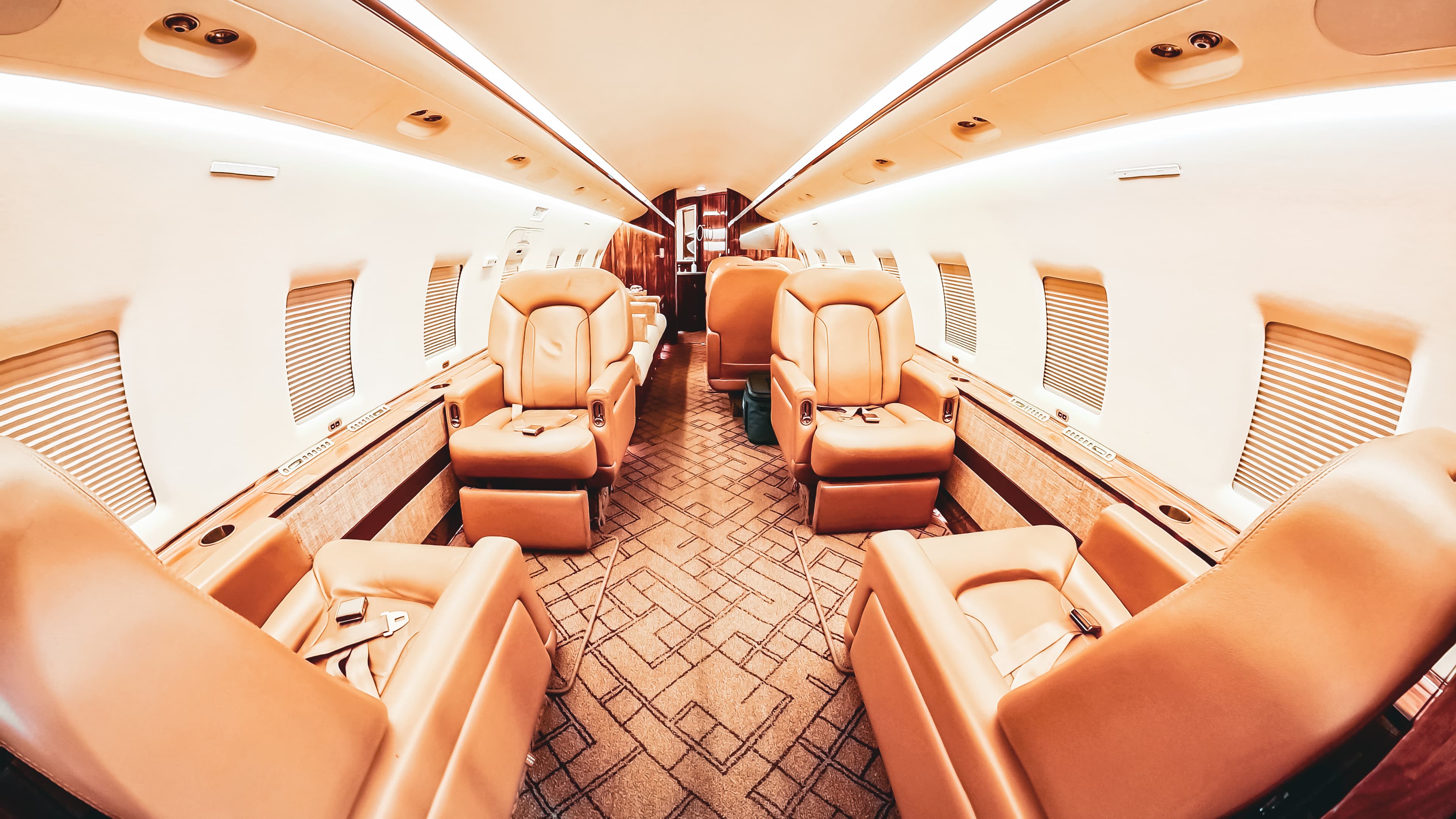 Challenger 604 N529KF