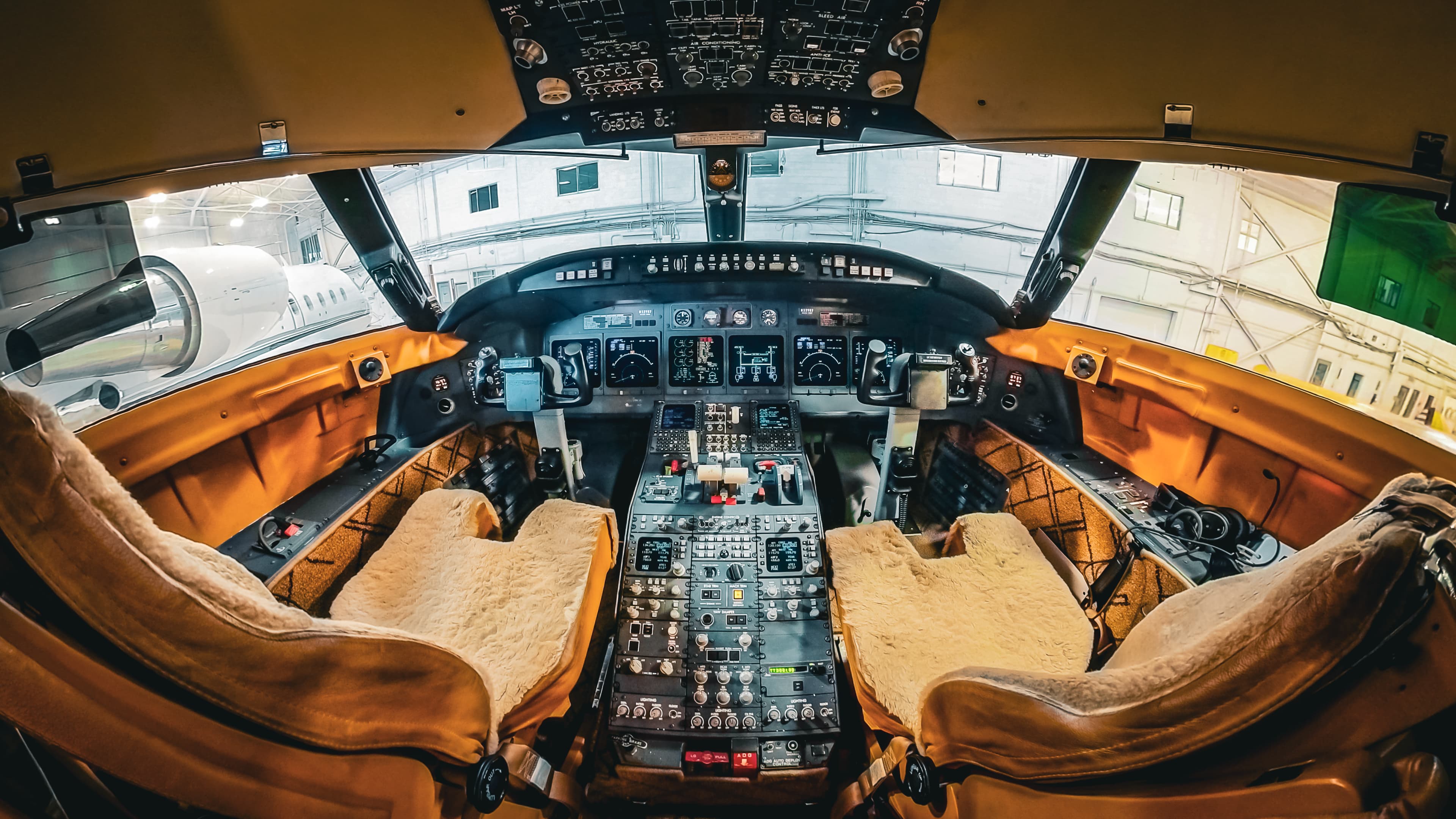 Challenger 604 N529KF
