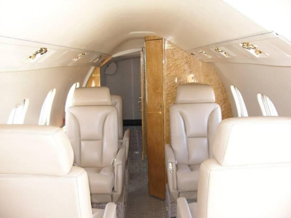 Learjet 55 N54NW